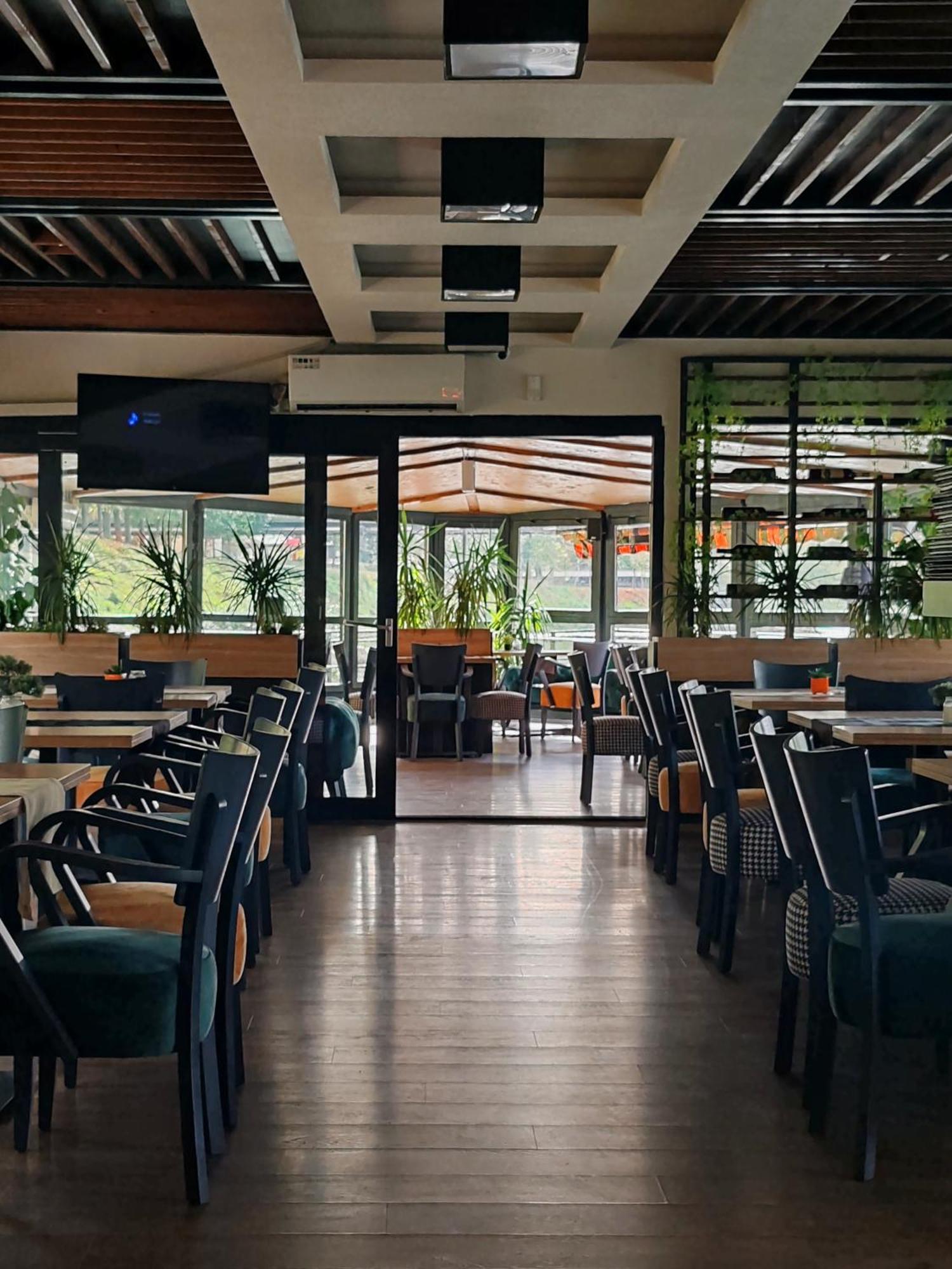 Ćuprija Cruiser Restoran מראה חיצוני תמונה